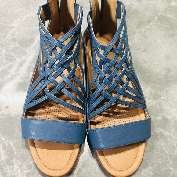 Comfortview Kim Sandals Strappy Faux Leather Zipper Open Toe Blue Size 9M - Picture 1 of 5